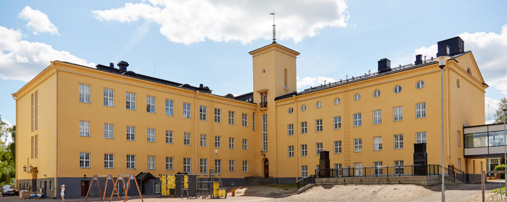 fiksua-ty-t-kev-t-2022-tiiminvet-j-n-k-sikirja-h-meenlinna
