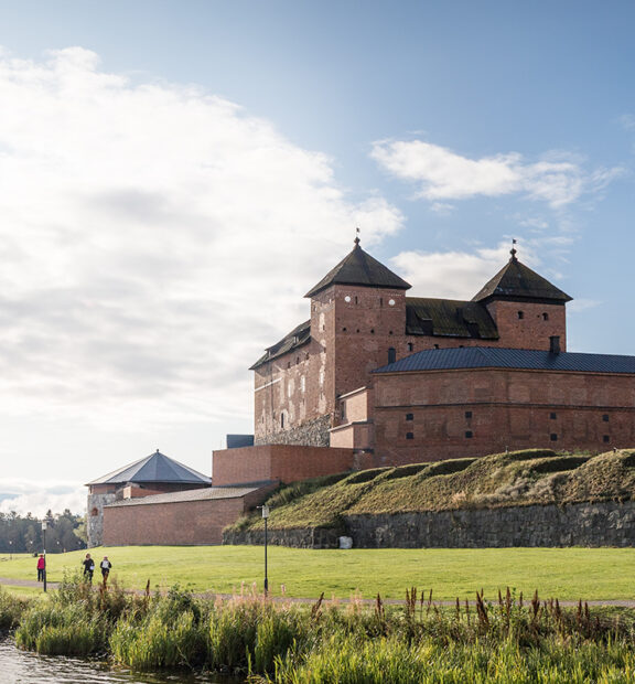 Kesäinen Hämeen linna