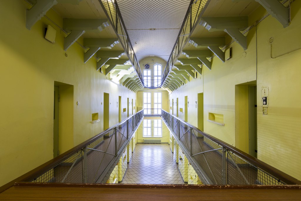 Vankilamuseon käytävä