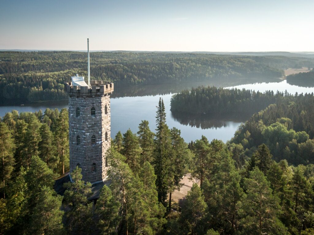 Aulangon näkötorni ilmasta kuvattuna.