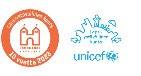 Hämeenlinnan kaupungin Lapsiystävällinen kunta 10 vuotta logo ja Unicefin Lapsiystävällinen kunta-logo