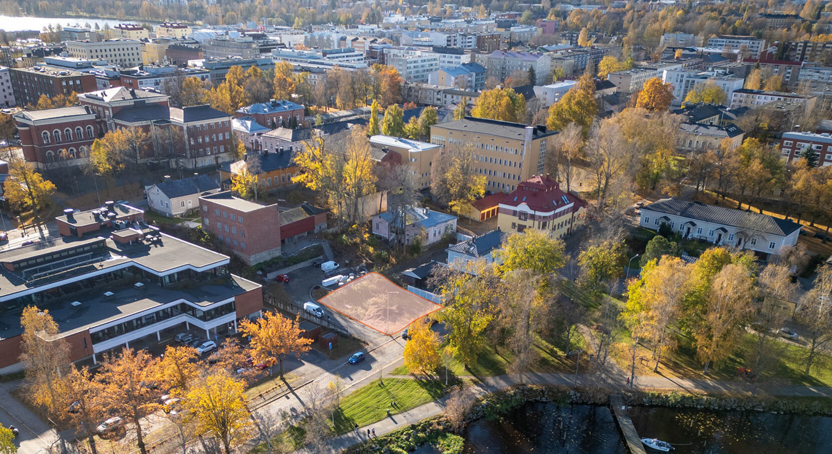 Palanderin tontti Hämeenlinnan parhaalla paikalla