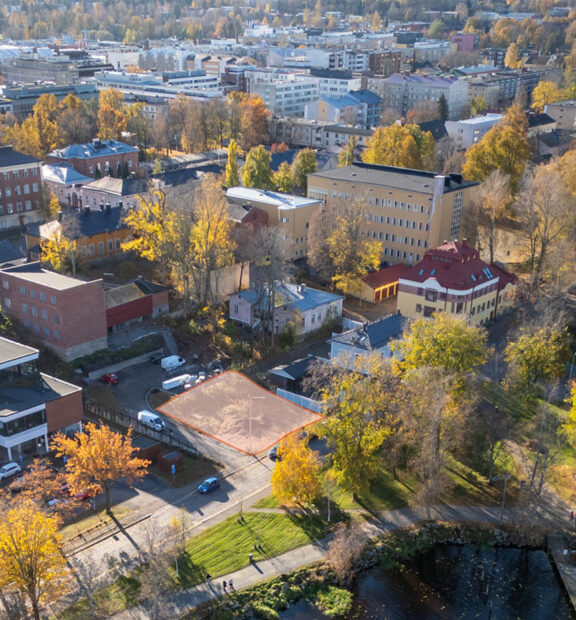 Palanderin tontti Hämeenlinnan parhaalla paikalla