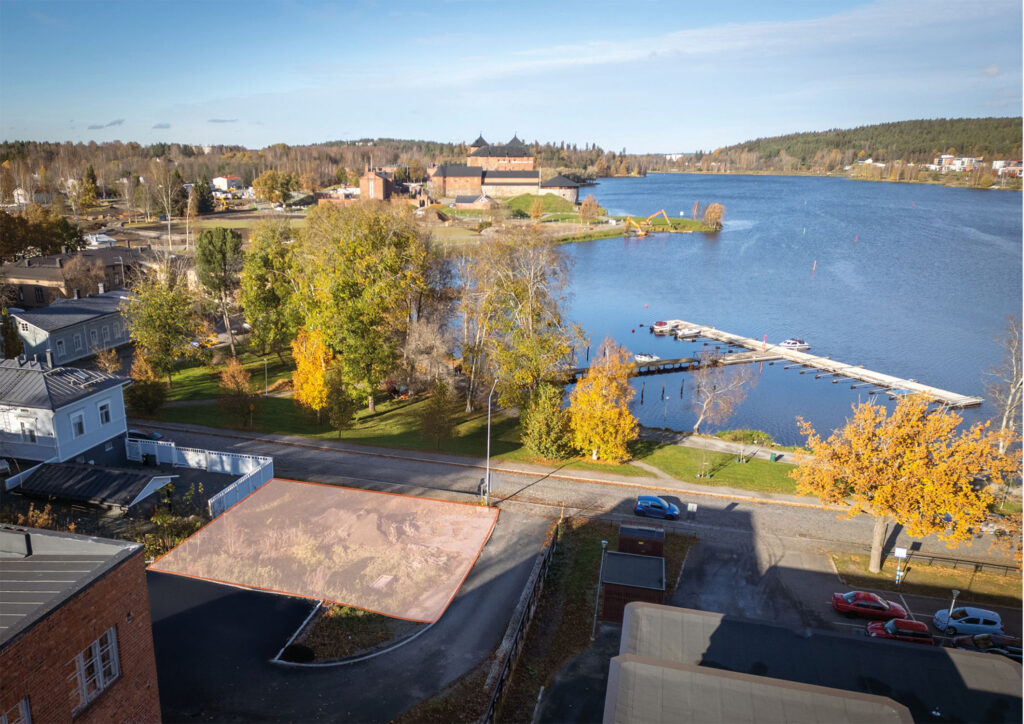 Hämeenlinnassa Palanderin tontti on ranta ja linnanäkymillä