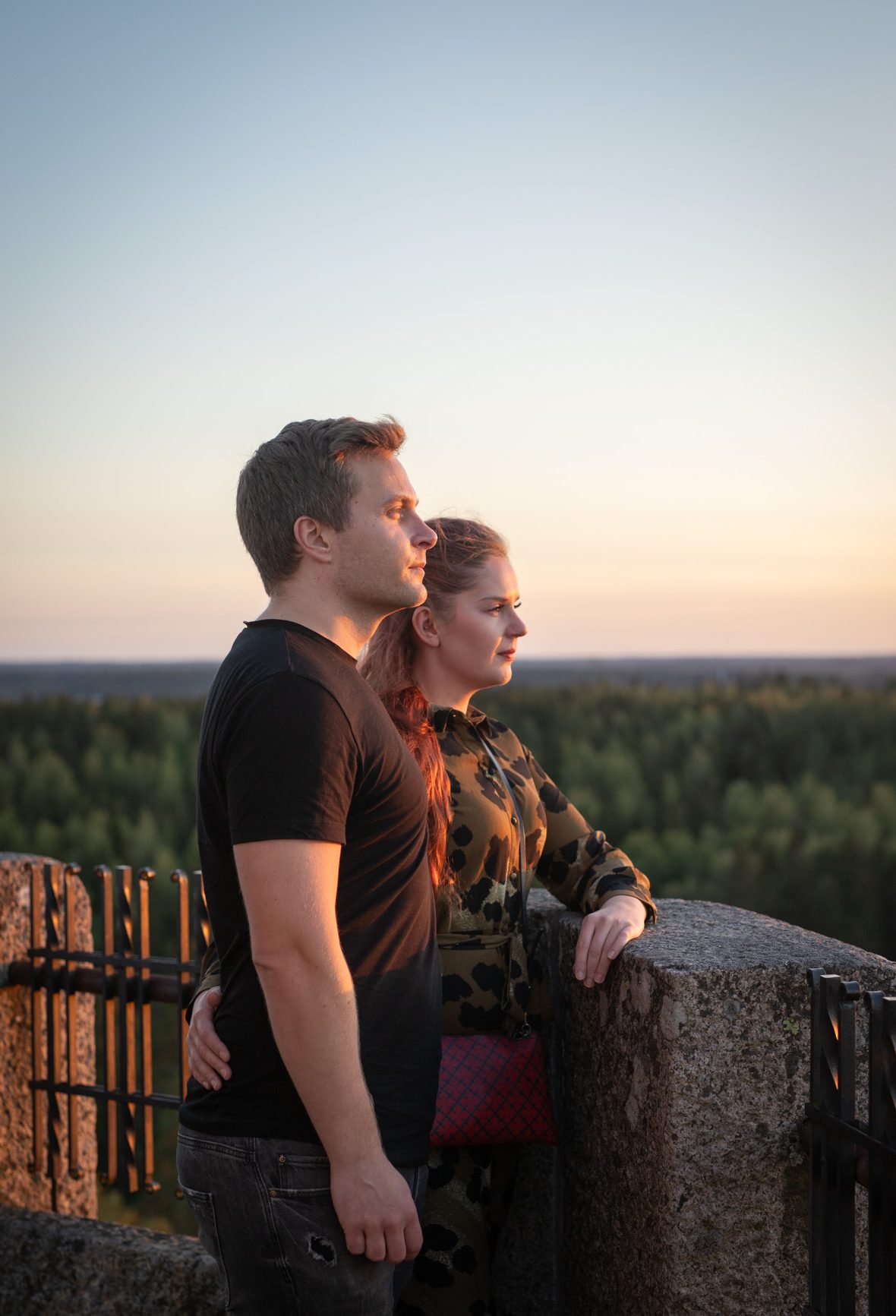 A couple admiring the view from Aulanko's observation tower.
