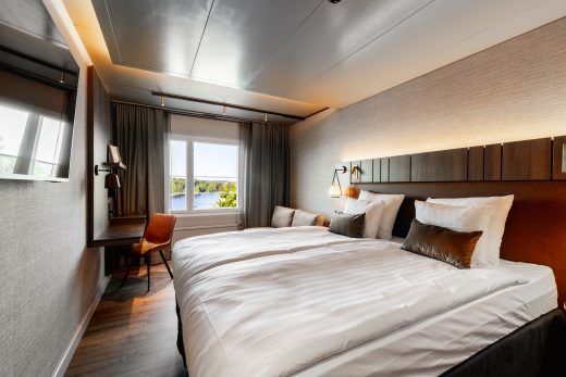 A double hotel room. Hardwood and a view from the window of Lake Vanajavesi in summer.