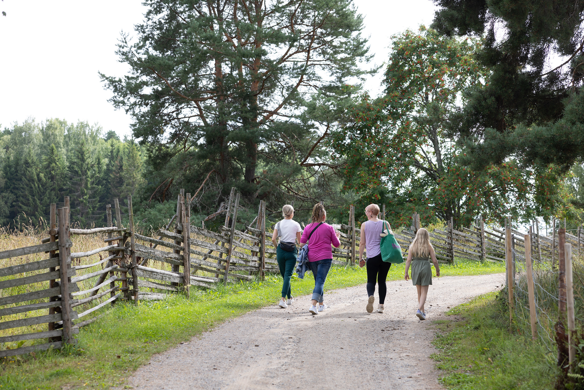 Outdoor enthusiasts walking at Iloranta in Hauho.