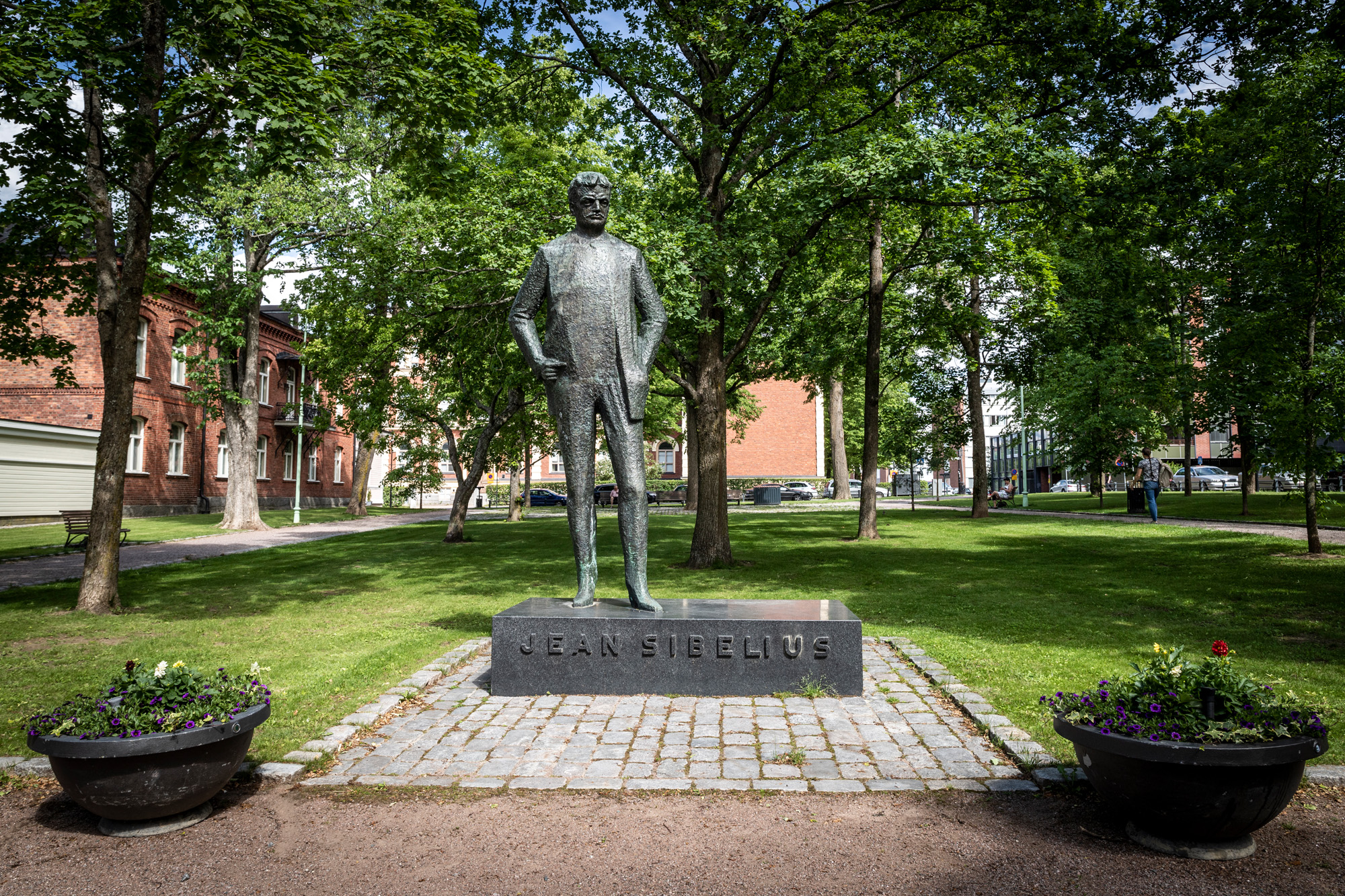 A statue depicting Jean Sibelius in Sibelius Park.