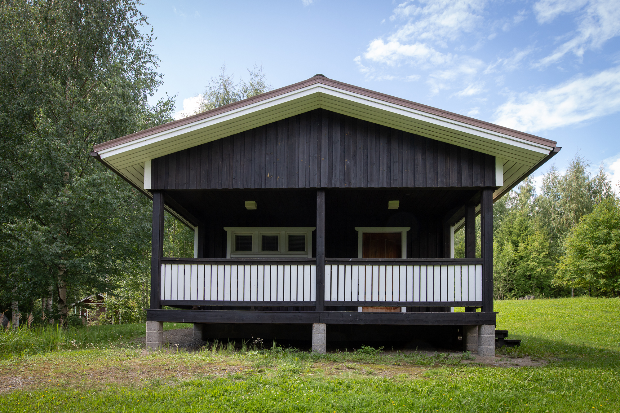 Lepaanrannan saunamökki Iisakki.