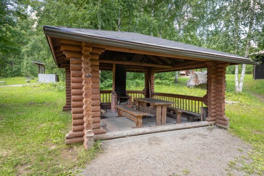 Grillikatos Lepaanrannassa.