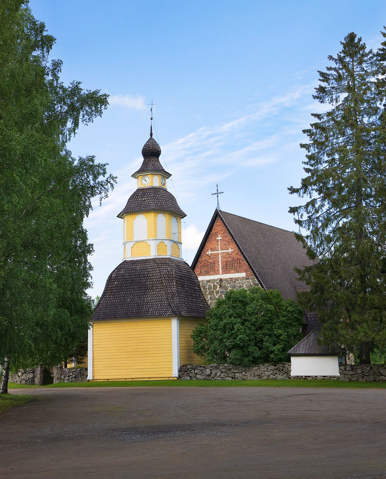 Tuulos Church in summer.