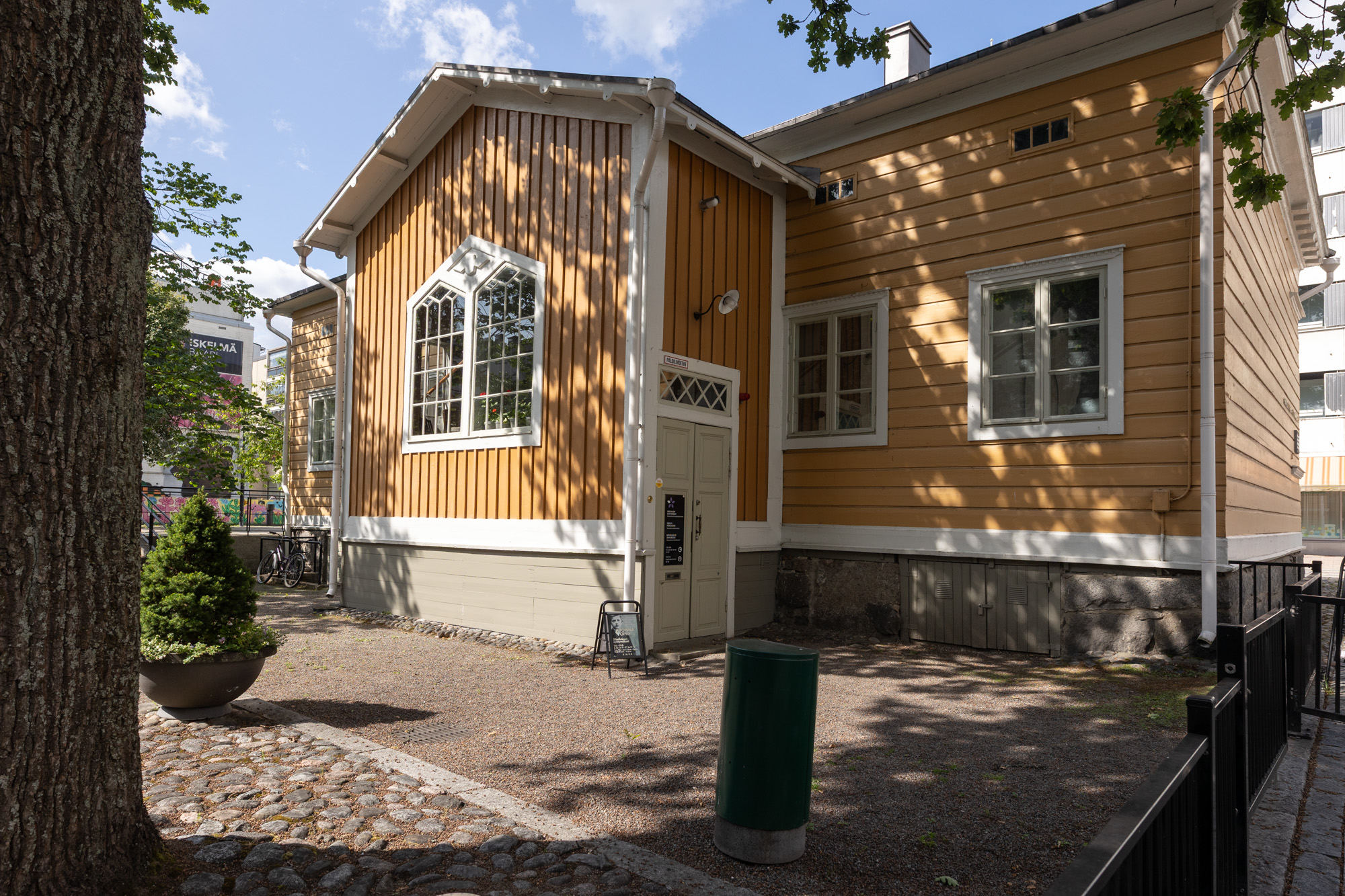 Sibeliuksen syntymäkodin sisäänkäynti.