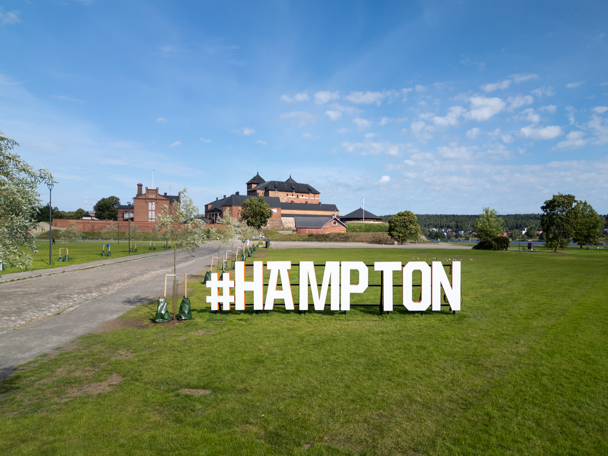 Hämpton letters in Linnanpuisto, with Häme Castle visible in the background.