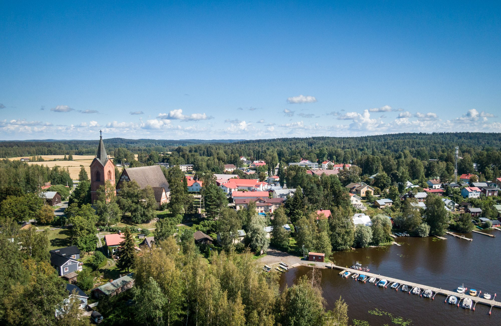 Ilmakuva Hauhon kirkosta ja wanhasta raitista