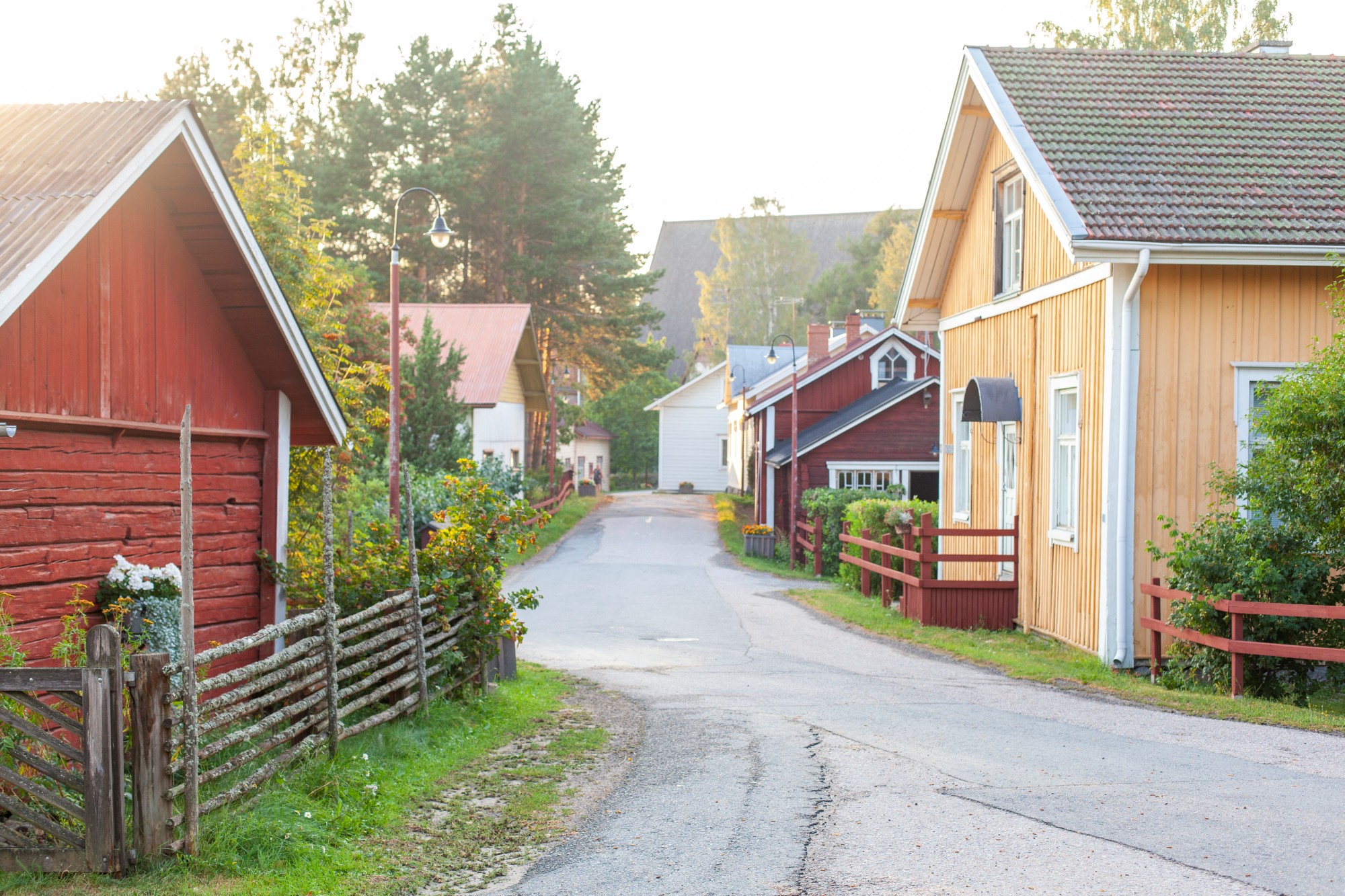 The atmosphere of Hauho's old main street, with its old wooden houses and narrow lanes.