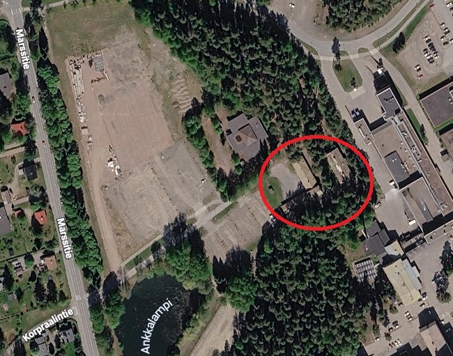purettavat rakennukset on ympyröity ilmakuvaan punaisella.