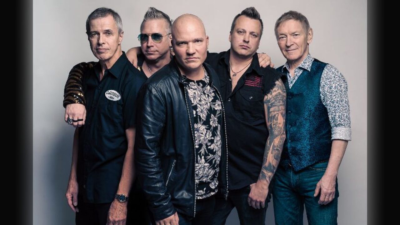 Black Devils feat. Ile Kallio & Janne Louhivuori (Hurriganes Show)
