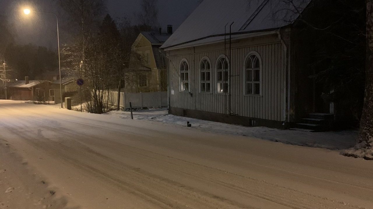 Luolajan Sisälähetyksen kynttilänlasku Ahveniston hautausmaalla