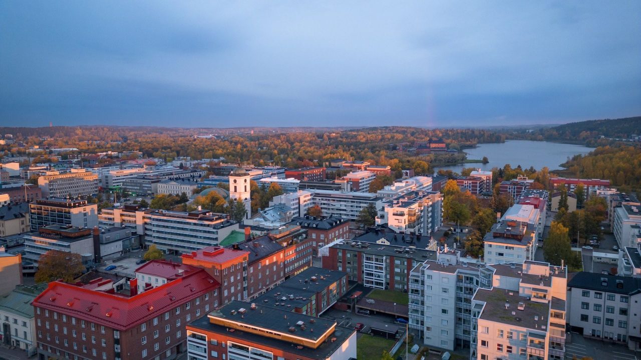 Luento Raatihuoneella: Suomen asuntomarkkinoiden viimeiset 40 vuotta kiinteistövälitysalan silmin