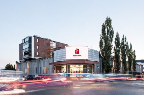 Kauppapaikka Tavastila ulkoa päin